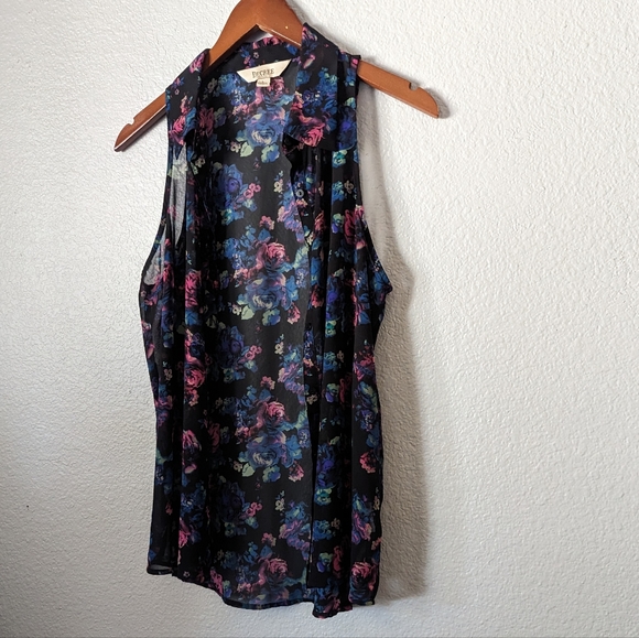 Vintage button up!! - Picture 2 of 4